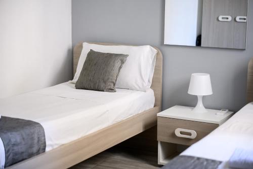 F9 Room 2, Private Room two single beds shared bathroom in shared Flat, Msida (Foto 8)