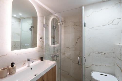 Luxury Comfort in Athens - 5mins to Varnava Square, Athens (photo 4)