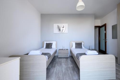 F9 Room 3, Private Room two single beds with shared bathroom in shared Flat, Msida (fotografie 6)