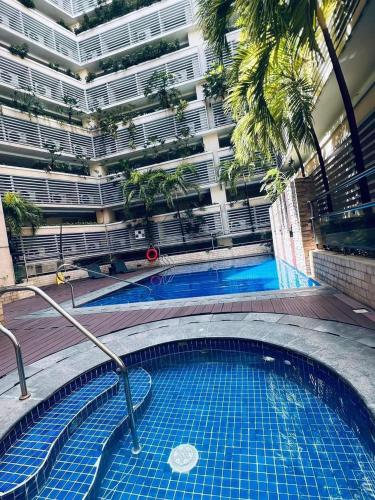 Jace Oasis, Manila