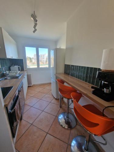 Grand et Sapcieux T4 proche centre-ville near Parking service