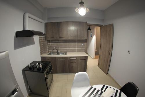 Lak Peristeri Homes 50m from metro station - image 2