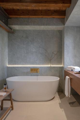 Bathroom, MiHotel - Grenier a Sel de Perouges in Perouges