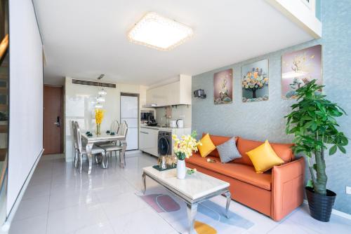 Shanghai Hills & Wanye Spacious Family Suites close to line 13 near PuTuoShan Seafood Hotel (PuTuo)