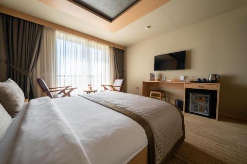 AVEC HOTEL - image 4