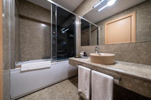 Avec Hotel Avec Hotel