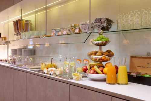 Simm's Hotel - image 5