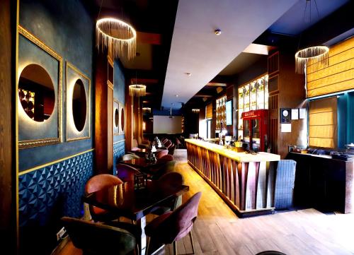 Étterem, Corus Hotel near Connaught tér