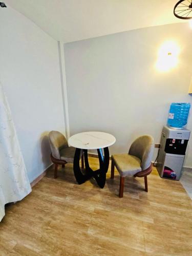 One-Bedroom Apartment image 6
