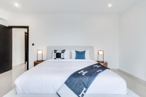Luxurious Brand New 2BR Apartment in Rimal 1 I Steps to the JBR Beach I GYL Holiday Homes, Dubái (foto 9)