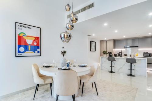 Luxurious Brand New 2BR Apartment in Rimal 1 I Steps to the JBR Beach I GYL Holiday Homes, Dubái (foto 6)