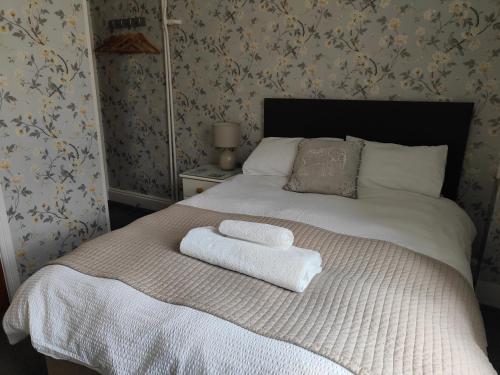 Small Double Room image 3