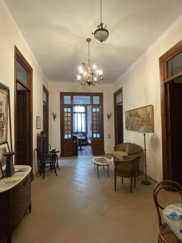 Lovely apartment in historic Garden City, El Cairo