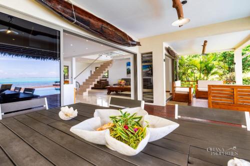 Villa Iti - 3BR Oceanfront Villa w Beautiful Pool in มาฮาเรปา