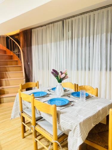 Duplex Apartment-Balcony-City Center -7 Guests, Тирана