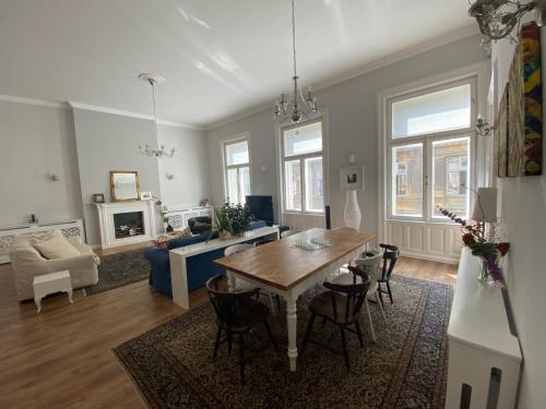 Urban Haven - 3 Beds, 3 Baths, Free Parking, Near Central Market, Budapest (foto 2)
