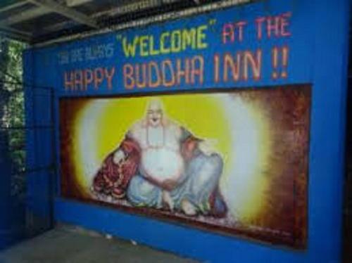 Buitenkant, BUDDHA Inn near Muelle Pier