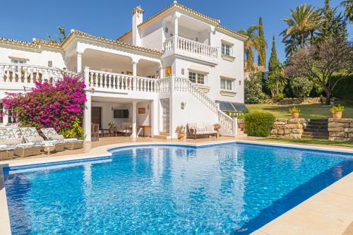 Luxury Family Escape Golf & Pool Retreat