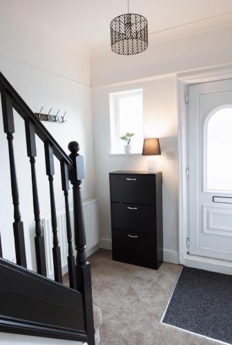 Spacious 4 Bedroom House with Free Parking & Fast WiFi, near A66