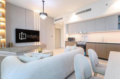 Elite LUX Holiday Homes - Dubai Creek Oasis: 2BR Luxe w Burj View, Dubai (photo 3)