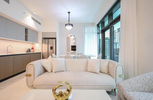 Elite LUX Holiday Homes - Dubai Creek Oasis: 2BR Luxe w Burj View, Dubai (photo 7)