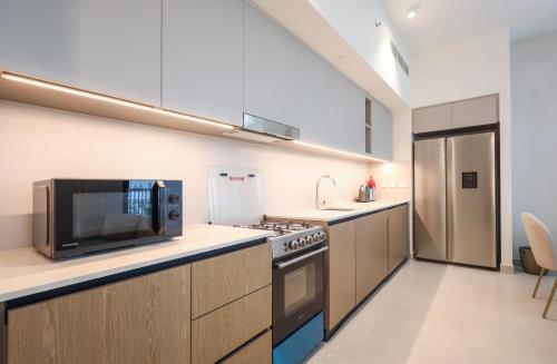 Elite LUX Holiday Homes - Dubai Creek Oasis: 2BR Luxe w Burj View, Dubai (photo 10)
