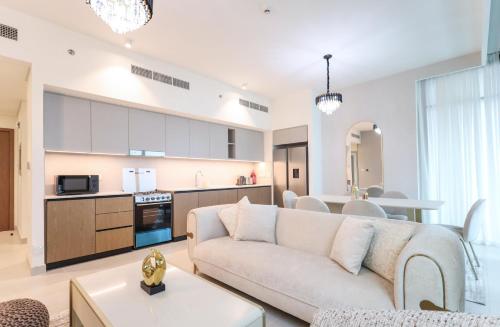 Elite LUX Holiday Homes - Dubai Creek Oasis: 2BR Luxe w Burj View, Dubai (photo 9)