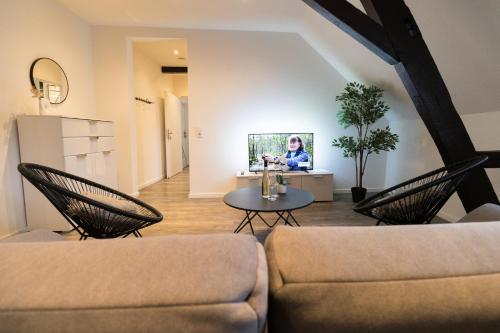 Fewomo, MoselSky, Stilvolle Dachgeschoss-Ferienwohnung mit Charme für 6 Personen in Lieser, Deutschland