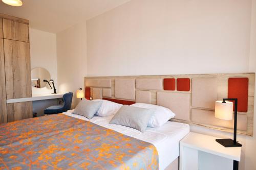 One-Bedroom Apartment with Balcony image 4