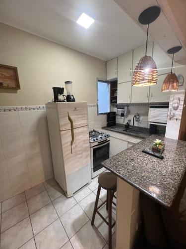 Apartamento Praia Grande Vila Mirim a 50 metros do mar in โนวามิริง