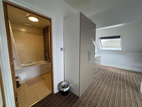 Parkside International Hotel - image 4