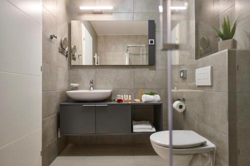 Two-Bedroom Apartment with Balcony image 1