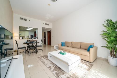 Live so close to beach - Al Marjan Island Live so close to beach - Al Marjan Island