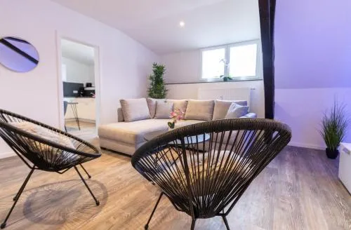 Fewomo, Historisches Moselflair Apartment, 6 Personen, Stilvoll & Komfortabel für deinen Urlaub in Lieser, Deutschland