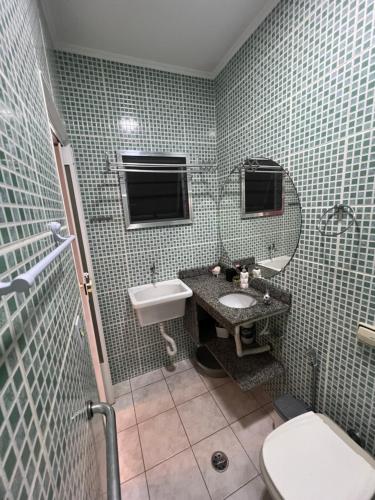 Apartamento Praia Grande Vila Mirim a 50 metros do mar in โนวามิริง