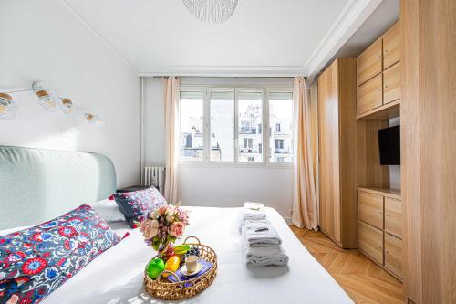 Superb Trocadero Eiffel Tower apartment - main image