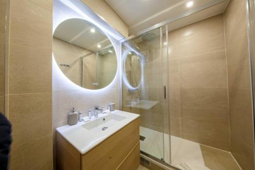 Superb Trocadero Eiffel Tower apartment - image 11