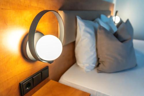 Standard Twin Room image 4