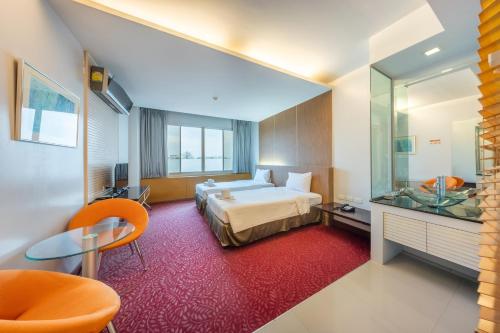 room detail thumbnail 1