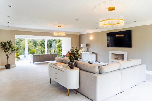 Riverside Bliss in Windsor, 5 Bed, Secure Parking gîte à louer Dorney Reach