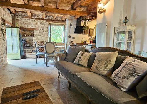 Iekārtas, 80m² 2 guļamistaba, 1 privāta vannas istaba Māja Le Vigen
 (Spa de nage, sauna, lit hydromassant privatifs) in Le Vigen