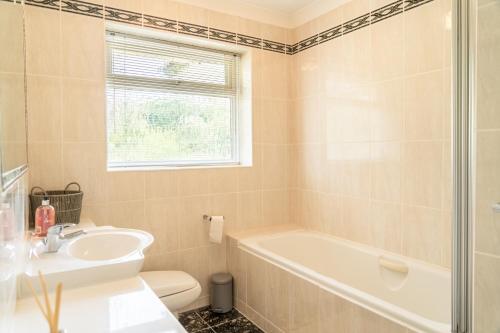 Riverside Bliss in Windsor, 5 Bed, Secure Parking, Windsor (zdjęcie 4)