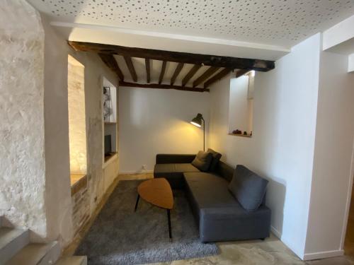 Appartement Atypique Cosy et Hyper Centre Paris 10eme près du Canal Saint-Martin, Париж