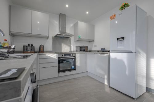 Premium Serviced Accommodation Nottingham-Ensuite Rooms-Apartment-Whole House-Near Train Station and - Willoughby on the Wolds