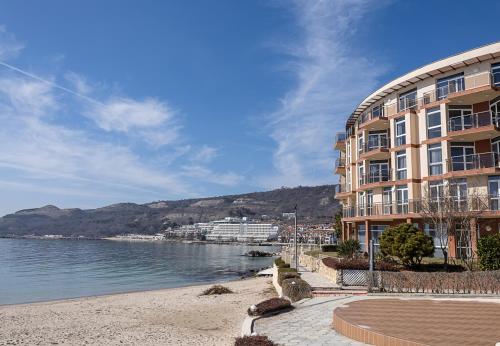 Zunanjost, Seaside Bliss- Elegant 1BD with Stunning View by Flat Mаnager in Kavarna