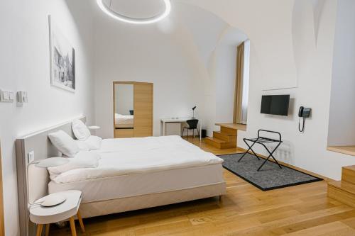 . Hotel Benedict
