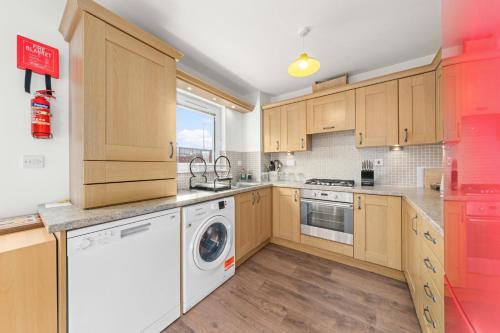 Konyha, Pinewood 3 Bedroom House in Inverness with Views in Milton of Leys