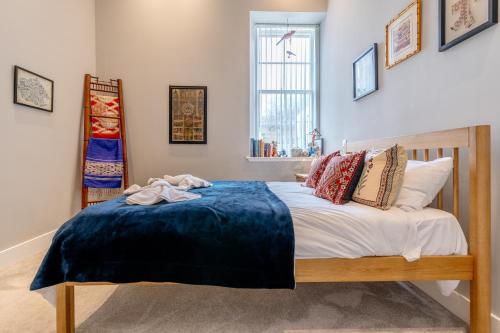 Unique Two Bed Holiday Home in Edinburgh