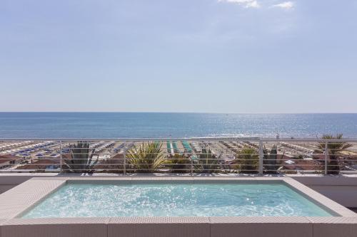 Golden Luxe - Panoramic Penthouse Rooftop whit Pool