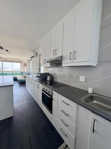92 Camarque - 3 Bedroom Beachfront Apartment In Umdloti - 180 Degree Sea Views, Umdloti (foto 5)